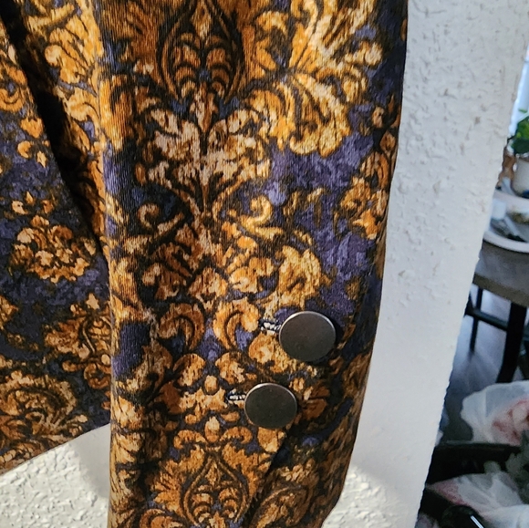 Blazer with front pockets and shoulder pads - Picture 6 of 7